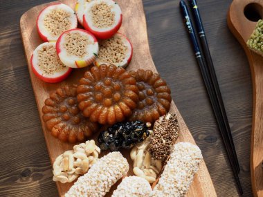 Kore geleneksel tatlılar ve aşçı, Yaksik, Gangjeong, kabarık pirinç, şeker, yugwa