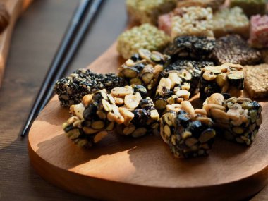 Kore geleneksel tatlılar ve aşçı, Yaksik, Gangjeong, kabarık pirinç, şeker, yugwa