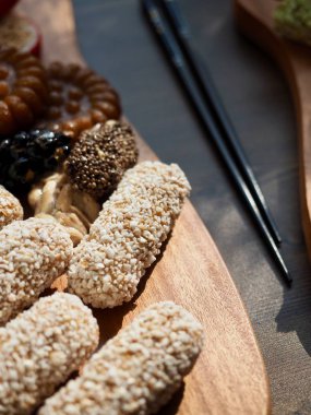 Kore geleneksel tatlılar ve aşçı, Yaksik, Gangjeong, kabarık pirinç, şeker, yugwa