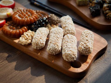 Kore geleneksel tatlılar ve aşçı, Yaksik, Gangjeong, kabarık pirinç, şeker, yugwa