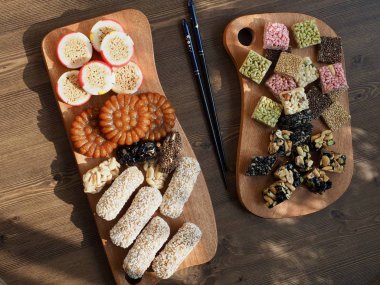 Kore geleneksel tatlılar ve aşçı, Yaksik, Gangjeong, kabarık pirinç, şeker, yugwa