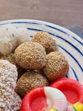 Kore geleneksel tatlılar ve kurabiye, şeker, yugwa, susam yapışkan pirinç keki 