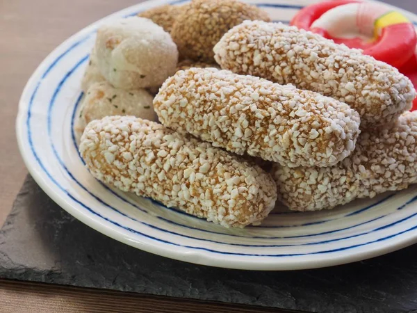 Dulces Galletas Tradicionales Coreanas Dulces Yugwa Pastel Arroz Glutinoso Sésamo —  Fotos de Stock