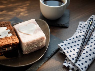  Kore yemeği Choco pirinç keki çilek pirinç kek ve kahve