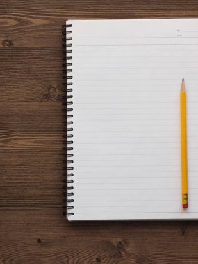 Beyaz defter ve kalem