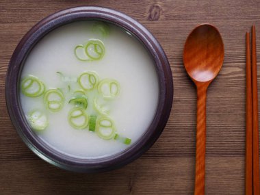 Kore yemeği et bacak kemik çorbası