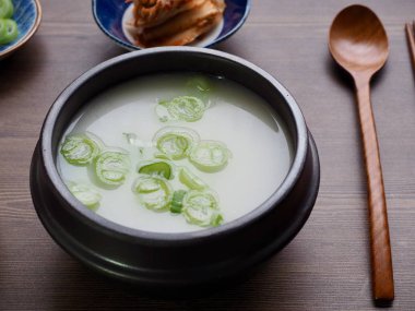 Kore yemeği et bacak kemik çorbası