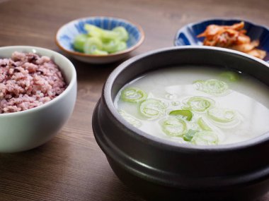 Kore yemeği et bacak kemik çorbası