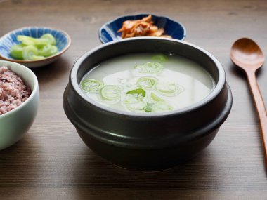 Kore yemeği et bacak kemik çorbası