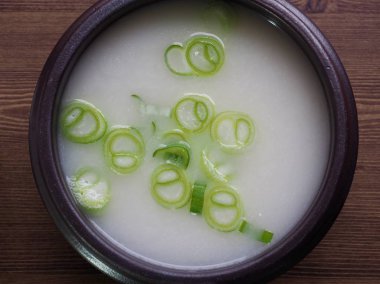 Kore yemeği et bacak kemik çorbası