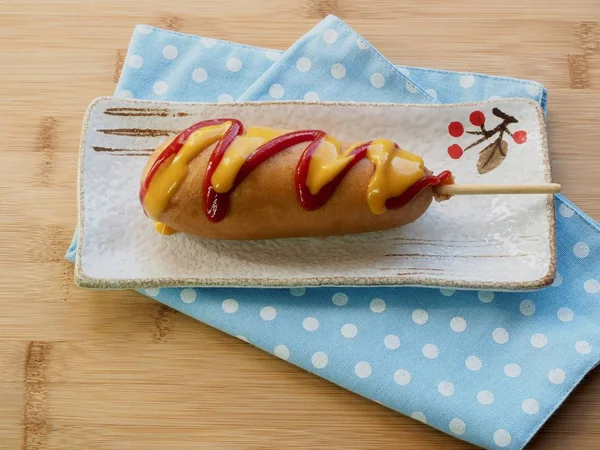 Ketchup Salsa Mostaza Sobre Perros Calientes —  Fotos de Stock