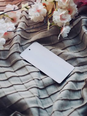 Giyim etiketleri ve Cherry Blossom