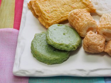 Asya yemeği balık keki, balık ezmesi, eomuk, odeng.