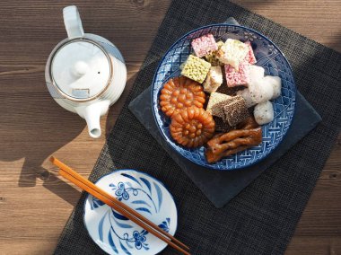 Kore geleneksel tatlılar ve Çerezler, yugwa, yapışkan pirinç keki, gangjeong