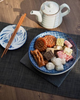 Kore geleneksel tatlılar ve Çerezler, yugwa, yapışkan pirinç keki, gangjeong