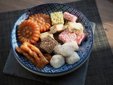 Kore geleneksel tatlılar ve Çerezler, yugwa, yapışkan pirinç keki, gangjeong