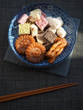 Kore geleneksel tatlılar ve Çerezler, yugwa, yapışkan pirinç keki, gangjeong