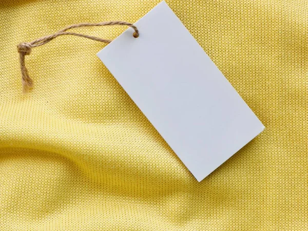 Sarı bahar kazak ve giyim etiketi