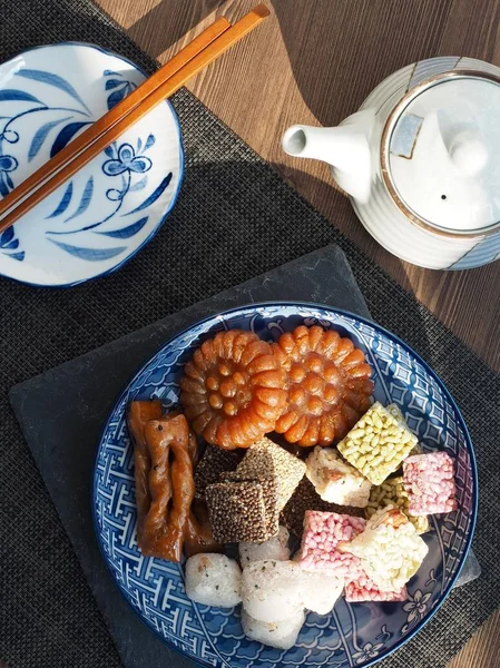 Kore geleneksel tatlılar ve Çerezler, yugwa, yapışkan pirinç keki, gangjeong