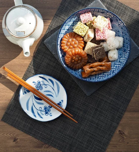 Kore geleneksel tatlılar ve Çerezler, yugwa, yapışkan pirinç keki, gangjeong