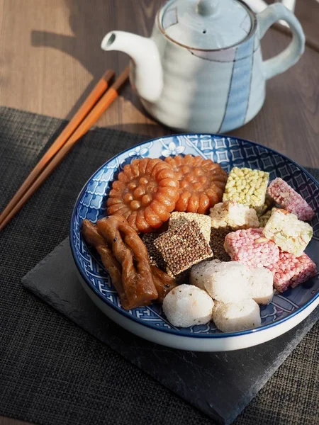 Kore geleneksel tatlılar ve Çerezler, yugwa, yapışkan pirinç keki, gangjeong