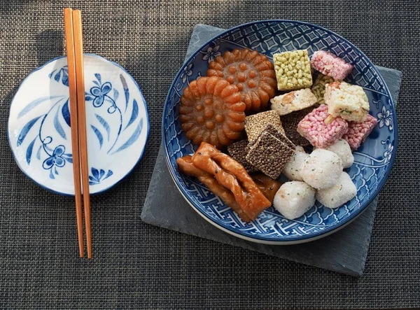 Kore geleneksel tatlılar ve Çerezler, yugwa, yapışkan pirinç keki, gangjeong