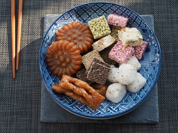 Kore geleneksel tatlılar ve Çerezler, yugwa, yapışkan pirinç keki, gangjeong