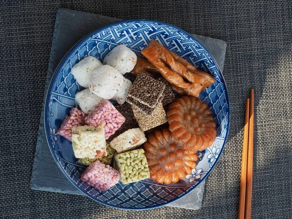 Kore geleneksel tatlılar ve Çerezler, yugwa, yapışkan pirinç keki, gangjeong