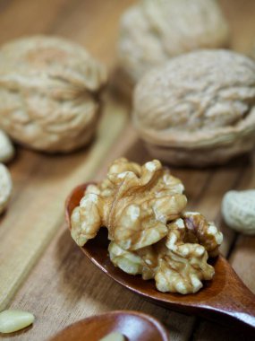 Ceviz ve fıstık ve çam fıstığı