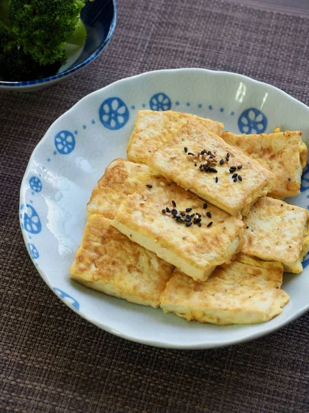 Asian Food Tofu Dipping Broccoli Soy Sauce — Stock Photo, Image