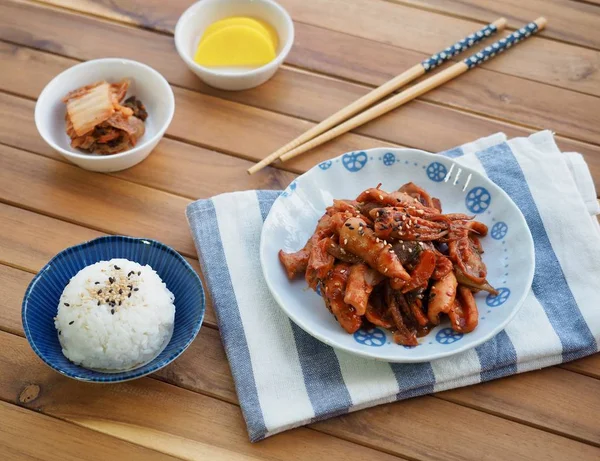 Kore yemeği kızarmış kalamar