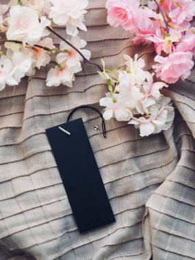 Giyim etiketleri ve Cherry Blossom