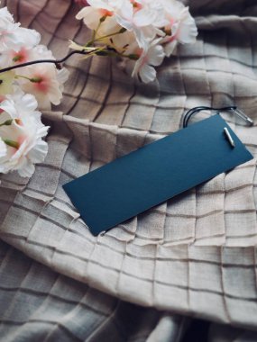 Giyim etiketleri ve Cherry Blossom