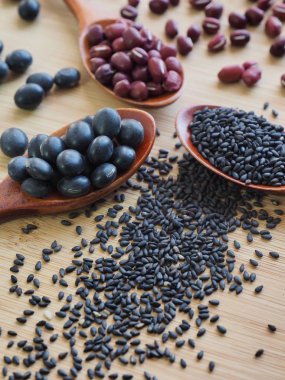 Kırmızı fasulye ve siyah fasulye ve siyah susam