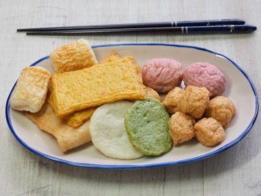 Asya yemeği balık keki, balık ezmesi, eomuk, odeng.