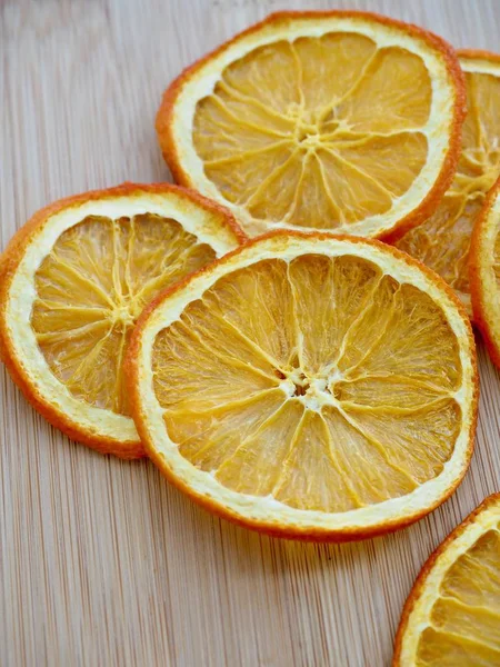 Holzbrett Hintergrund Mit Getrockneter Orange — Stockfoto