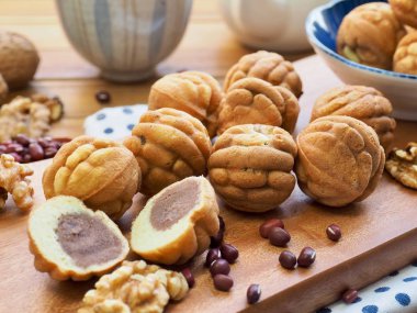 Kore gıda ceviz tatlılar ve yeşil çay