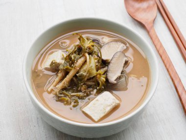 Shepherd 'ın çantasındaki soya fasulyesi çorbası.