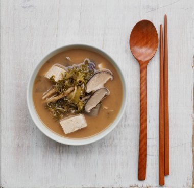 Shepherd 'ın çantasındaki soya fasulyesi çorbası.