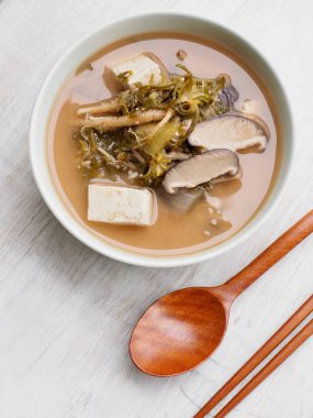 Shepherd 'ın çantasındaki soya fasulyesi çorbası.