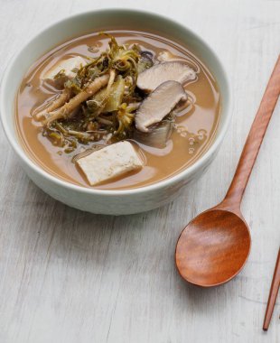 Shepherd 'ın çantasındaki soya fasulyesi çorbası.