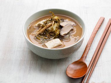 Shepherd 'ın çantasındaki soya fasulyesi çorbası.