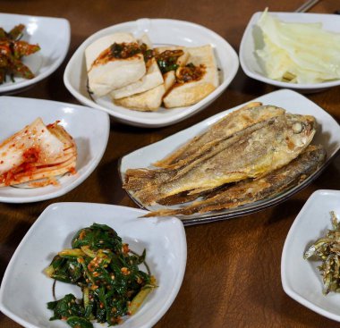 Kore Gıda Grill croaker, sarı Corvina ve yan çanak 