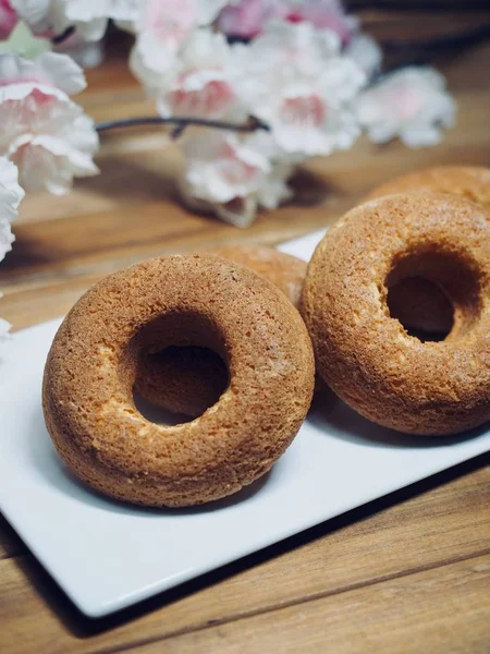 Bruine Donuts Kersenbloesems — Stockfoto