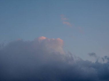 Gün batımı manzarası gökyüzü ve bulutlar ile