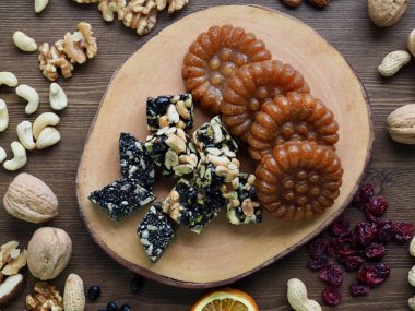 Kore geleneksel tatlılar ve kurabiye ve Fındık Mix, gangjeong, Yakgwa, Bal Çerez 