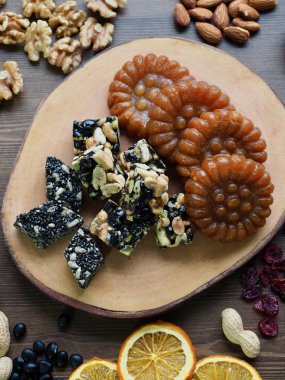 Kore geleneksel tatlılar ve kurabiye ve Fındık Mix, gangjeong, Yakgwa, Bal Çerez 