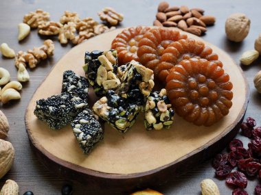 Kore geleneksel tatlılar ve kurabiye ve Fındık Mix, gangjeong, Yakgwa, Bal Çerez 