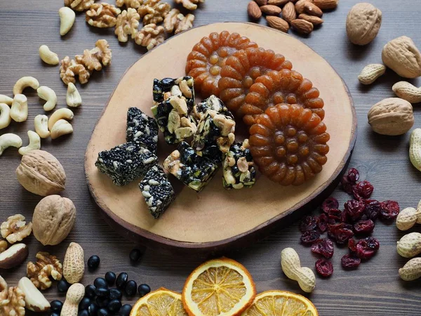 Kore geleneksel tatlılar ve kurabiye ve Fındık Mix, gangjeong, Yakgwa, Bal Çerez 