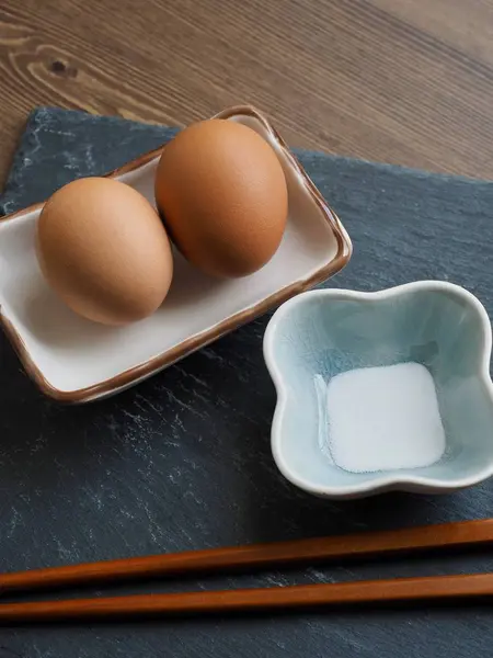 Buğulanmış Yumurta Tuz Yemek Çubukları — Stok fotoğraf